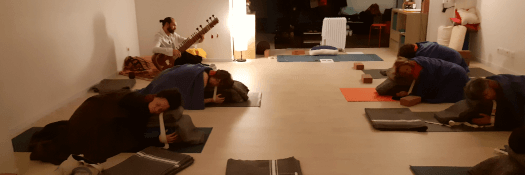 Yoga restorative accompagné au sitar 2020